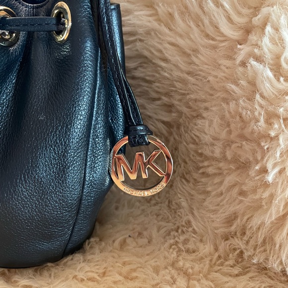 - - Mini Michael Kors Crossbody Shoulder Drawstring Bag Black Pebble - Picture 4 of 11
